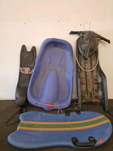 4 sleds, Sno Board Black Plastic Sled, foam sled, rubber maid plastic sled. Black sled with steering. (Used)( shelf B)