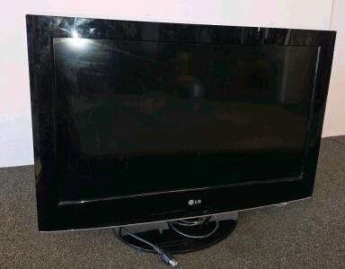 LG 21LH30-UA 21" LCD TV, 720p HD, HDMI Inputs, AV Modes, Invisible Speaker System (plugged in and functioning)