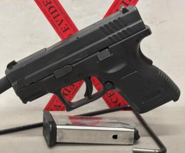 Springfield XD-40 Sub-Compact .40 S&W, Striker-Fired, Polymer, XD402256 &ndash; 3" Barrel