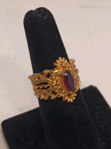 Vintage 10K Gold Filigree Ring with Oval Red/Purple Center Stone and Accent Stones