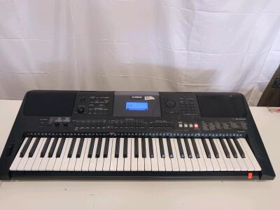 Yamaha PSR-E453 61-Key Portable Arranger Keyboard, 758 Voices, 220 Styles, MIDI/USB, DJ Pattern