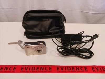 HP Photosmart R707 5.1MP Digital Camera with 3x Optical Zoom and Accessories