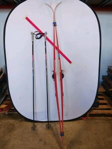 Kneissl MAGIC 59 Classic Cross-Country Skis 208cm with Leki 137cm Aluminum Poles