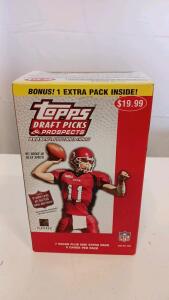 2005 Topps Draft Picks & Prospects NFL Football Cards Retail Box &ndash; Sealed, 8 Packs, 40 Cards