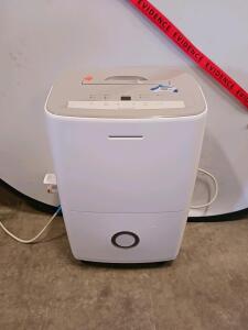 Frigidaire FFAD7033R1A Dehumidifier, 70 Pint, Electronic Controls, 47 lbs, R410A, Sept 2017, Serial N70958296