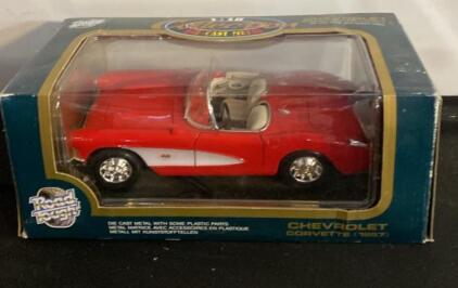 1:18 Chevrolet Corvette 1957 Die-Cast Metal Model Car Red/White, Road Tough, New in Box (B)