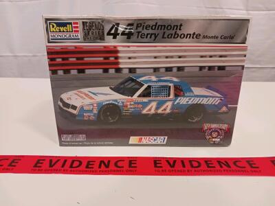 Revell Legends Series #44 Piedmont Terry Labonte Monte Carlo 1:24 Scale Model Kit NASCAR 3152