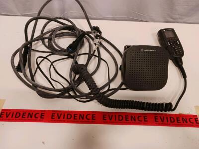 Motorola APX O7 Mobile Radio Control Head with Keypad Mic, Speaker, and Wiring Harness
