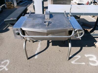 Groen Manual Tilt Skillet/Braising Pan, 40 Gallon, Gas, Stainless, Hand Crank, NSF, Model Unk