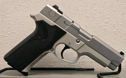 Smith & Wesson Model 4043 .40 S&W Semi-Automatic Pistol, Serial VDE3346