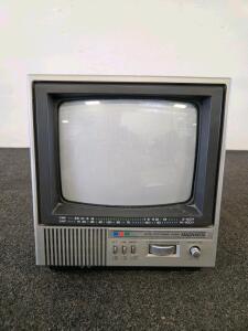 Magnavox BB4012SL01 9" Portable Color CRT TV, Model BB4012SL01, Serial 30964046 (Tested)