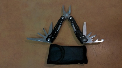 NEW Locking "Blades" Pocket Tool w/Belt Case