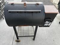 Pit Boss PB700FB Pellet Grill, 700 Sq. In. Cooking Area, 18 lb Hopper, Digital Controller, Cover, (Unable to Test, Inspect In Person) (Connex 1) - 7