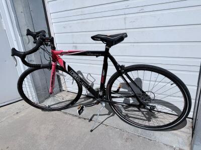 GMC Denali Road Bicycle, 22" 6061 Aluminum Frame, 21-Speed Shimano, 700c Wheels