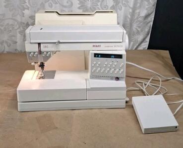 (1) Pfaff Creative 1475CD Sewing / Embroidery Machine W/ Cover