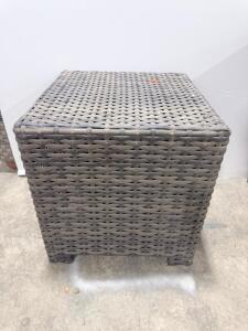 Gray Synthetic Resin Wicker Outdoor Patio Side Table, 20"x20"x20", Weather Resistant