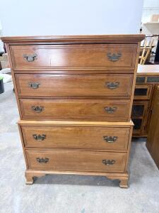 5-Drawer Solid Wood Chest Dresser &ndash; Traditional Style, Medium Brown, Decorative Bracket Feet