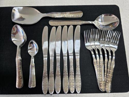 28-Piece Flatware Set, Etched Geometric Pattern, Red Felt Tray Included