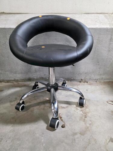 Black Swivel Salon Stool with Loop Backrest, Chrome Base, Adjustable Height, Rolling Casters