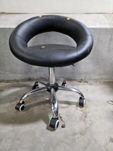 Black Swivel Salon Stool with Loop Backrest, Chrome Base, Adjustable Height, Rolling Casters
