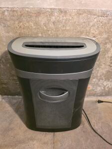 Working OM02750 10-Sheet Micro-Cut Paper Shredder, 3mm x 9mm Cut Size, 6-Gallon Bin