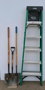 Gorilla Ladders 6 ft Fiberglass Step Ladder with Utility Tray and Set of 3 Garden Shovels
