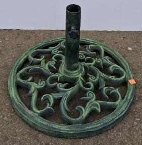 Decorative Cast Iron Patio Umbrella Base, 24 lbs, 17.75" Diameter, Green Finish
