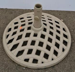 33 lbs Beige Resin Patio Umbrella Base with Lattice Design and Tightening Knob