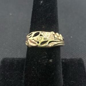 Vintage Gold Floral Leaf Openwork Ring, Two-Tone Design, No Stones, Approx. 5mm Wide Band