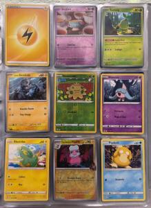Huge Binder Of 350+ Pok&eacute;mon Cards W/ Tons Of Holos And Rares