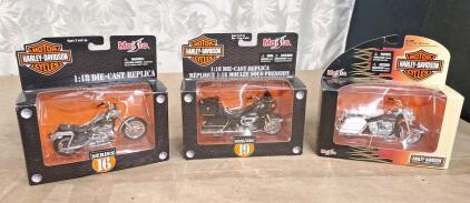 (3) Maisto 1:18 Scale Die-Cast Harley-Davidson Motorcycles