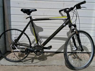 Nishiki Colorado Hybrid Bike, 700c Wheels, Front Suspension, Disc Brakes, Aluminum Frame