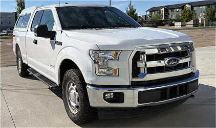 2017 FORD F-150 - 4x4!!