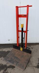 Wesco Manual Hydraulic Lift Hand Truck &ndash; 1,000 lb Capacity, 32" Lift Height, 22"x18" Platform