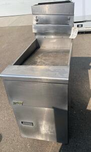 Pitco Frialator Commercial Gas Deep Fryer, 1 Vat, 35-40 lb Oil Capacity, Stainless, On Casters ( Unable to Test )