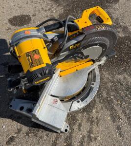 DEWALT DW716 12" Double Bevel Compound Miter Saw, 15A Motor, 3,800 RPM, Serial #168736