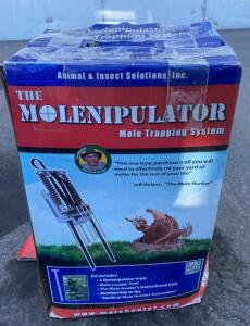 Molenipulator Mole Trapping System &ndash; 4 Traps, Spear Style, DVD, Locator Tool, Weather Resistant