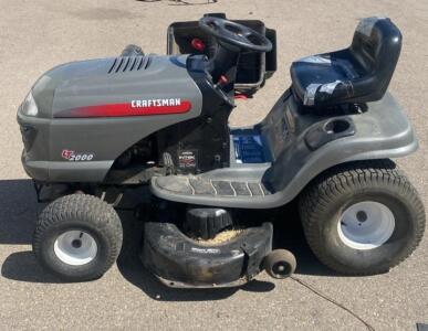 Craftsman LT2000 22 HP Riding Lawn Mower, Briggs & Stratton, Bagger System, 42" Deck ( Unable to Test )