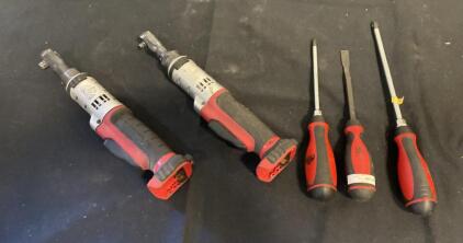 Mac Tools Cordless 3/8" Ratchet Wrenches and Red/Black Grip Screwdrivers, Lot of 5 Tools