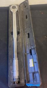 Pittsburgh 1/2" Drive Click-Type Torque Wrench, 20&ndash;150 ft-lb, Chrome Vanadium, with Case