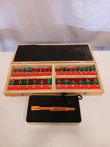 Grizzly 24-Piece Carbide Router Bit Set with Wood Case and Foose Penlight, 1/4" Shank