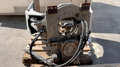 Heavy Duty Forklift Hydraulic Rotating Clamp Attachment, 360&deg; Rotation, Approx. 72" Opening