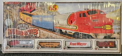 Vintage Bachmann Thunder Chief HO Scale 65-Piece Electric Train Set Santa Fe Diesel #307, 3 Cars, Power Pack