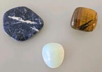 Assorted Semi-Precious Gemstone Jewelry & Specimens &ndash; 16 Pieces - 4