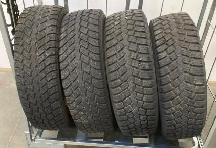 (4) Nokian Hakkapeliitta C4 Studded Winter Tires 215/65 R16 C, Set of 4 (2Studded 2 Not Studded)