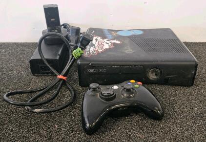 Microsoft Xbox 360 S Console Model 1439 with Controller, Power Supply, Charging Dock, 2011 (tested, powers on)