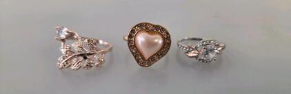 Set of 3 Fashion Rings &ndash; Heart Pearl, Rose Gold Leaf, Halo Crystal
