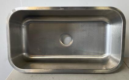 Stainless Steel Single Bowl Undermount Kitchen Sink, 33" x 18" x 9-1/2", 18 Gauge