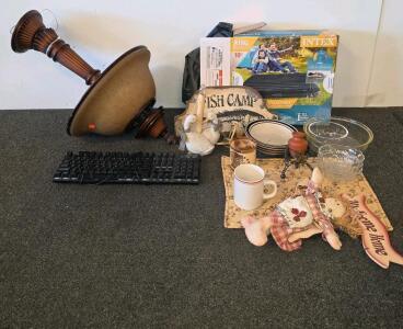 Mixed Lot: King Intex Dura-Beam Air Mattress, Traditional Ceiling Light, Keyboard & Household Decor Lot