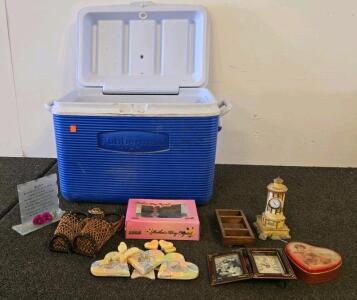 Rubbermaid Cooler 48 Qt with KOKO Heart Picture Frames, Mother&rsquo;s Day Decor & Collectibles Lot